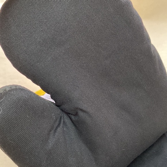 Snoopy oven mitt set of 2 NWT! Peanuts design Charlie Brown and Snoopy - Picture 9 of 9